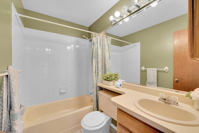 Building Photo - $3,095.00, 4-bed, 2.5-bath located in West...