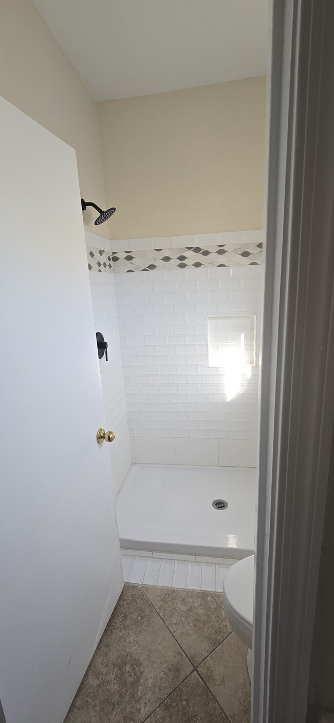 Building Photo - 10433 E Butte St