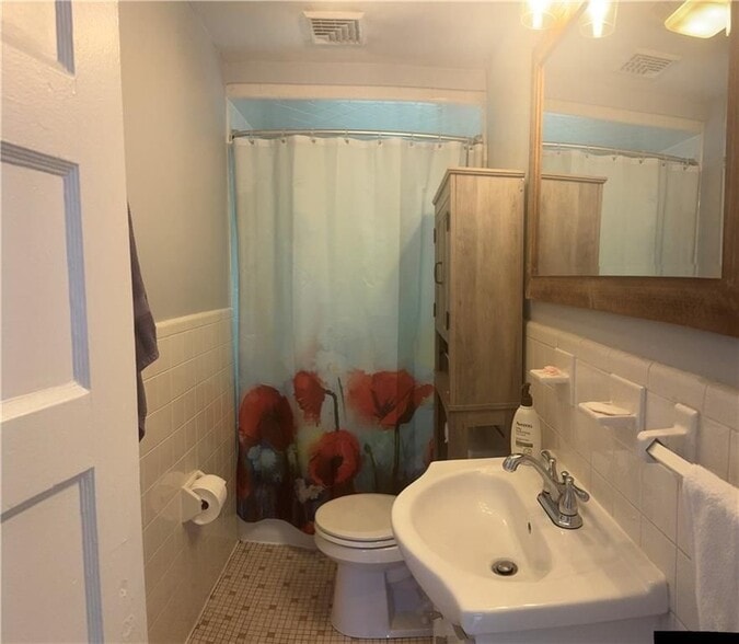 Building Photo - 12 Third School St