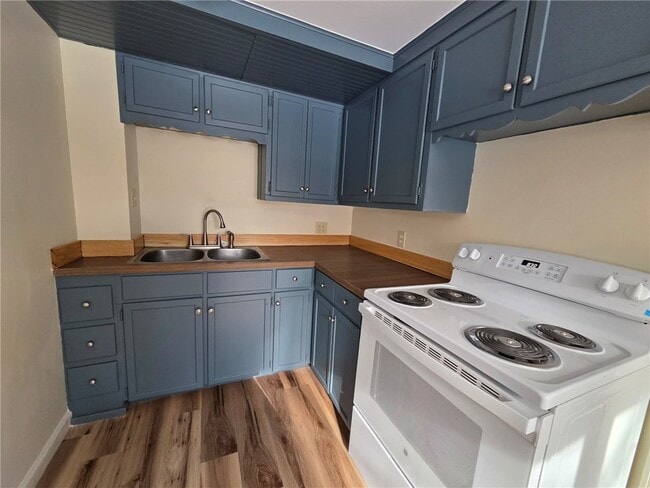 Building Photo - 252 A Allen St