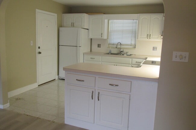 Building Photo - 10789 N Military Trl