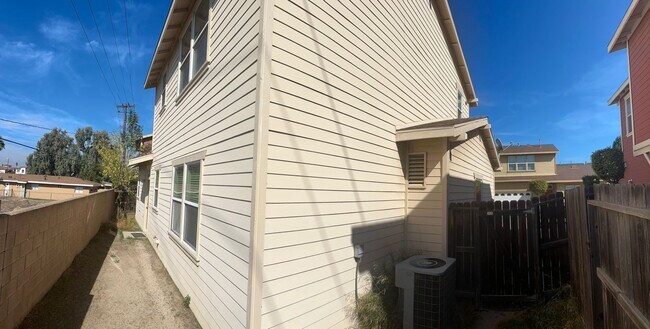 Building Photo - Beautiful Loma Linda Home with 3 Master Bedrooms with own Bathrooms
