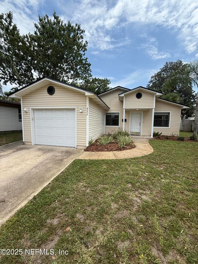 Building Photo - 537 Oleander St