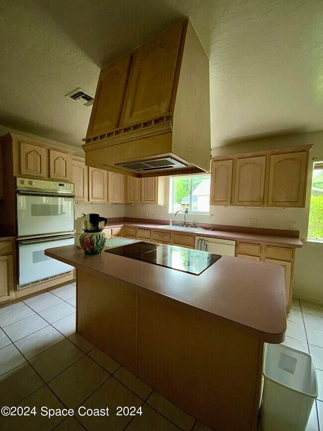 Building Photo - 190 Richards Rd