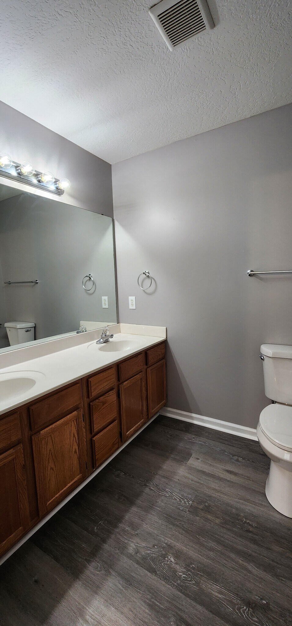 Building Photo - 821 Plantation Dr