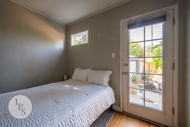 Building Photo - Beautifully Updated Fresno High Home - Walkable to Gazebo Gardens, 3BR/1BA, Partially Furnished