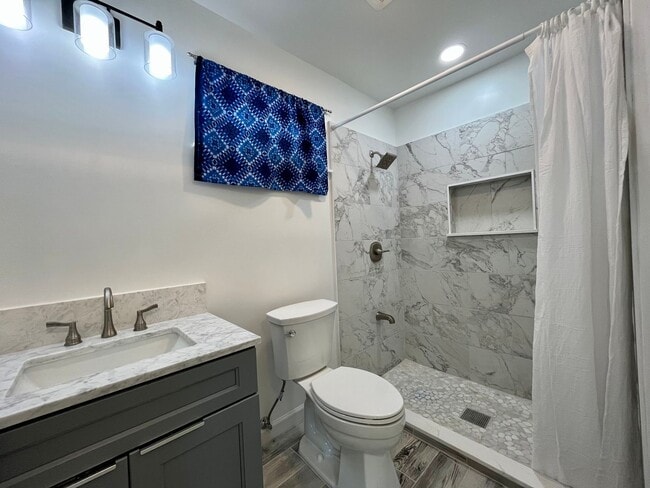 Building Photo - Brand New 1 Bed, 1 Bath Back House in Kaimuki w/ 1 Parking