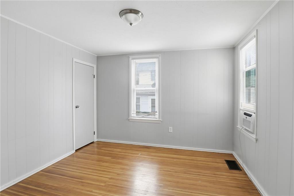 Lower bedroom - 4232 Lake Ave