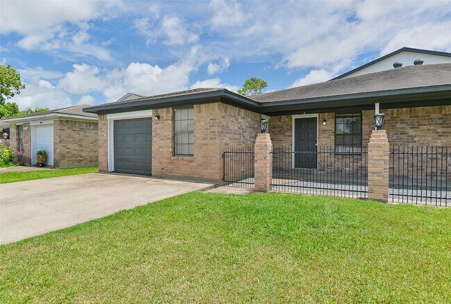 Building Photo - 4512 Avenue L