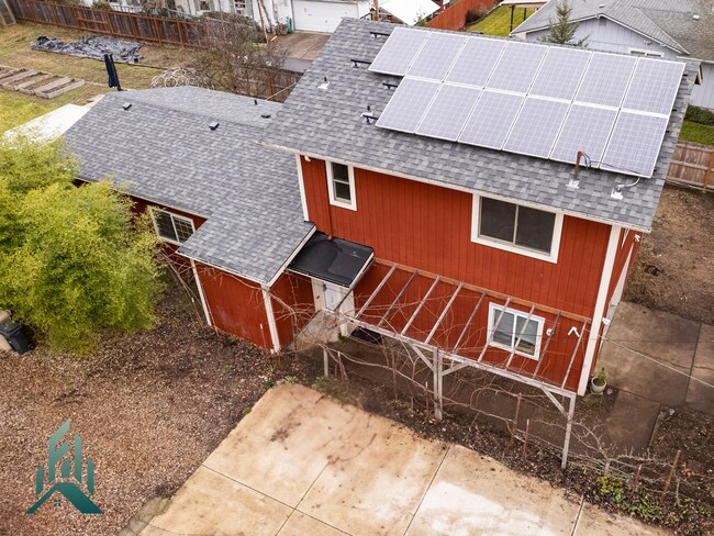 Building Photo - 315 SE Park Ave