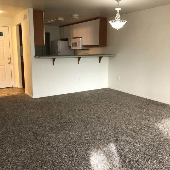 Building Photo - 548 NE Negus Loop