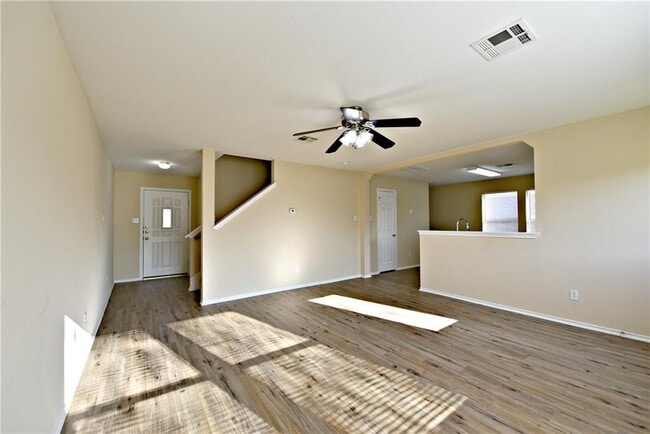 Building Photo - 105 Mesa Dr