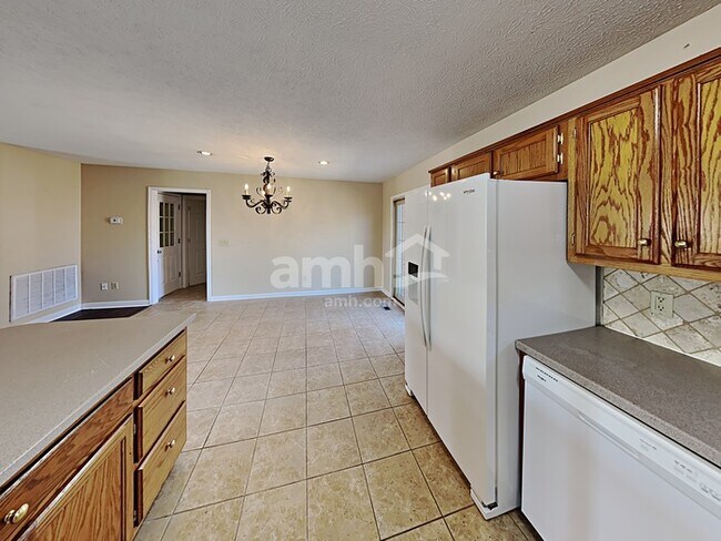 Building Photo - 225 Bluefield Ln