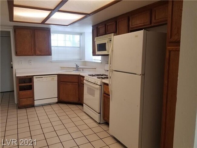 Building Photo - NW 3 Bedroom!