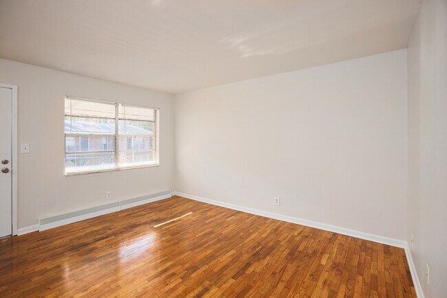 Building Photo - 2151 Lenox Rd NE