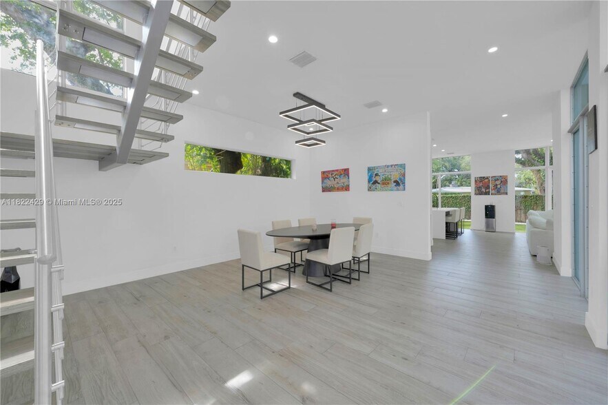 Building Photo - 5720 SW 24th St