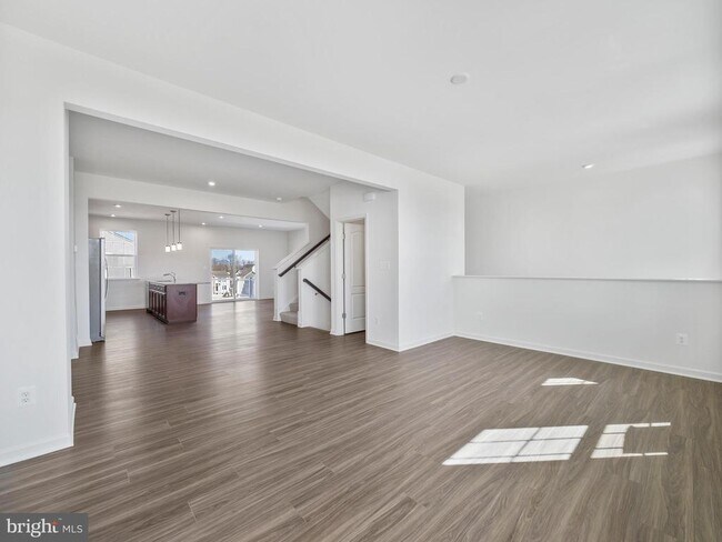 Building Photo - 96 Stafford Pl