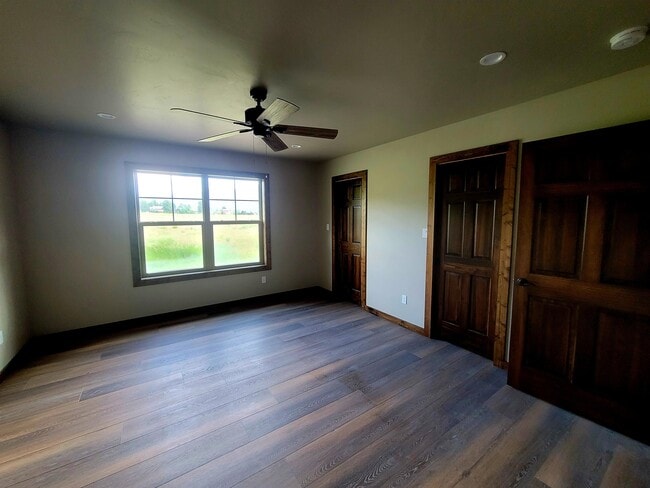 Building Photo - 401 Alpine Dr