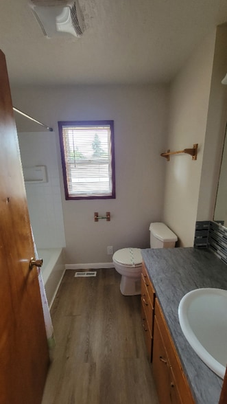 Building Photo - 1302 Otter Ln