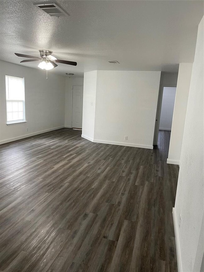 Building Photo - 304 Will Ln