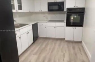 Building Photo - 2 bedroom in North miami Beach FL 33179