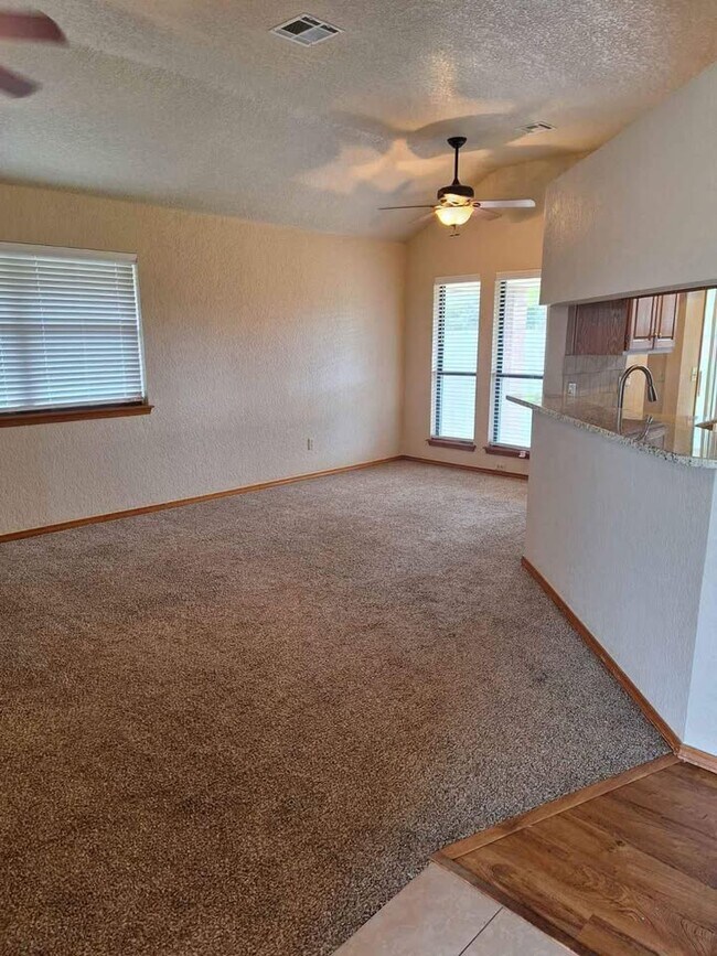 Building Photo - 1701 Pinnacle Ln