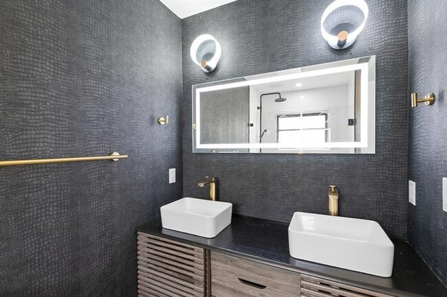 Building Photo - 3701 Arelia Dr