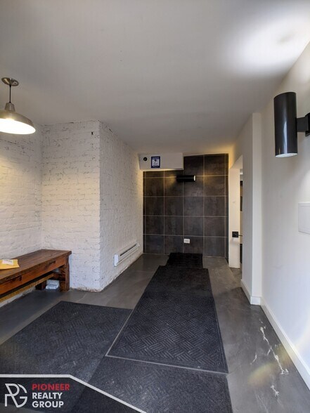 Building Photo - 2423 N Kedzie Blvd