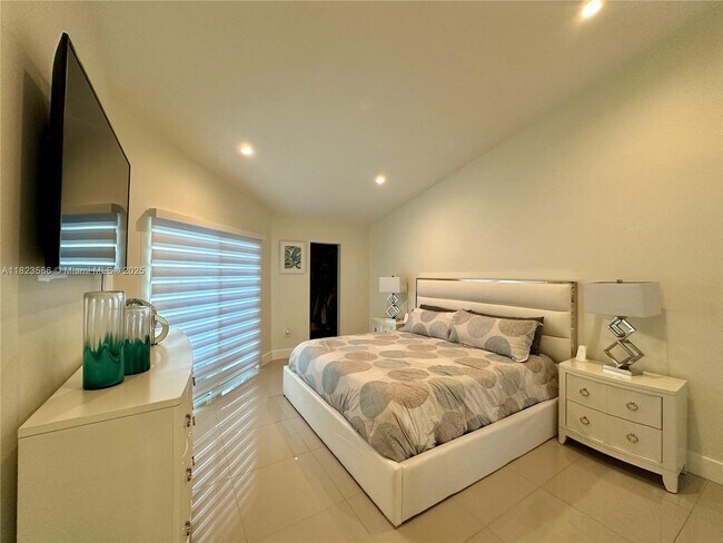 Building Photo - 5020 SW 154th Ave