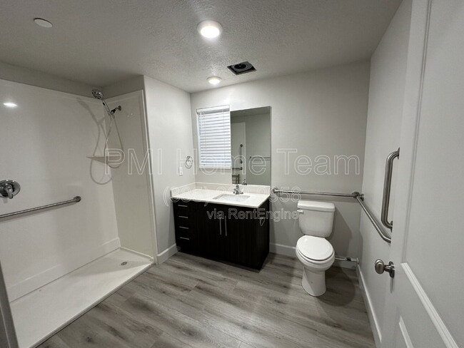 Building Photo - 2874 Kiesel Ave