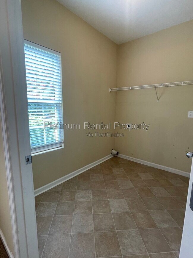 Building Photo - 144 Pointe Cir