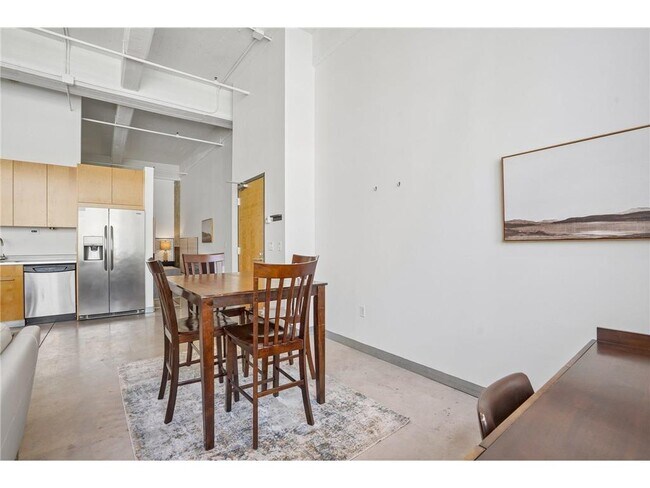 Building Photo - 700 N Washington Ave