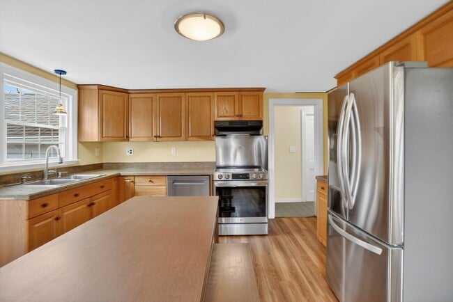 Building Photo - 13 Pleasant St