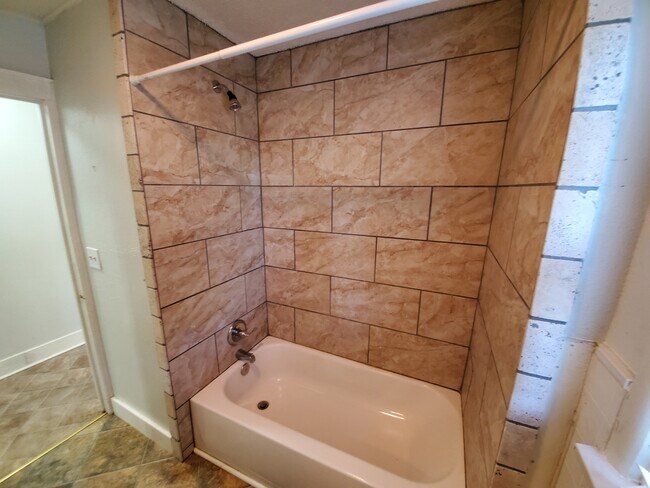 Building Photo - 705 N Boulevard