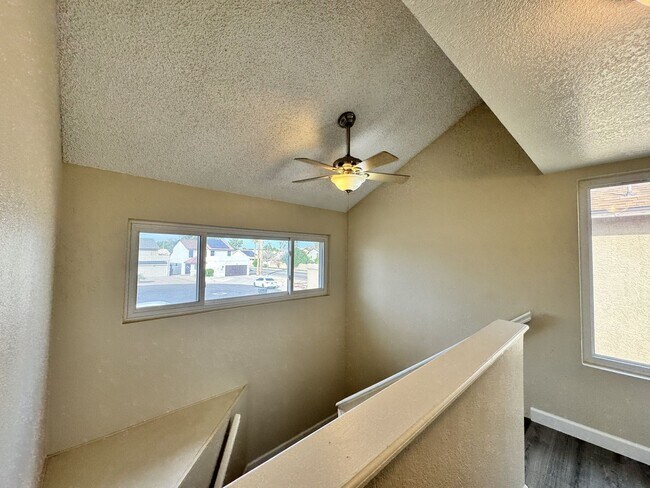 Building Photo - Great 3 bedroom 2 bath culdesac lot with f...