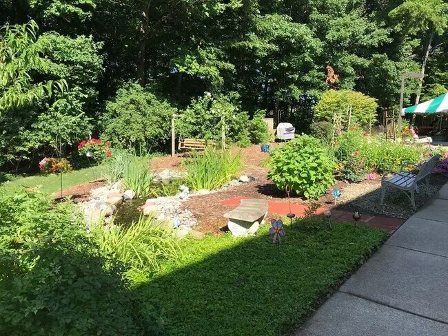 Building Photo - 460 W Russell St