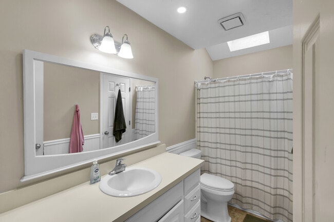 Building Photo - 3006 Guilford Ct