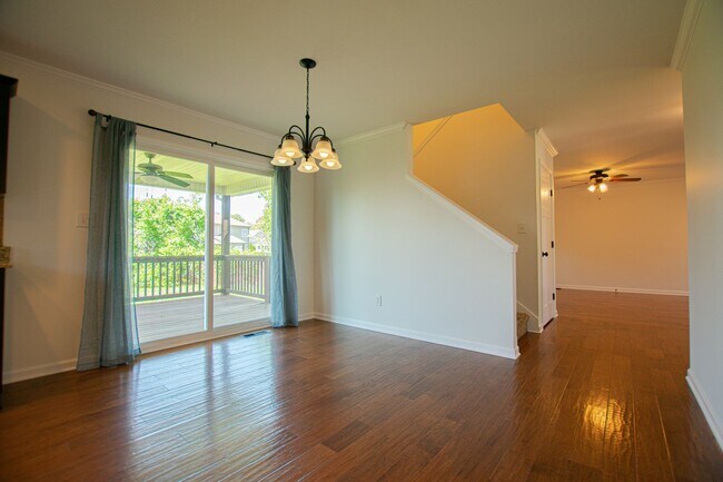 Building Photo - Pet Friendly Three Bedroom!