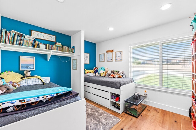 Building Photo - 6522 Farinella Dr