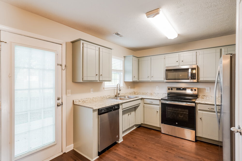 Building Photo - 404 Barking Dr