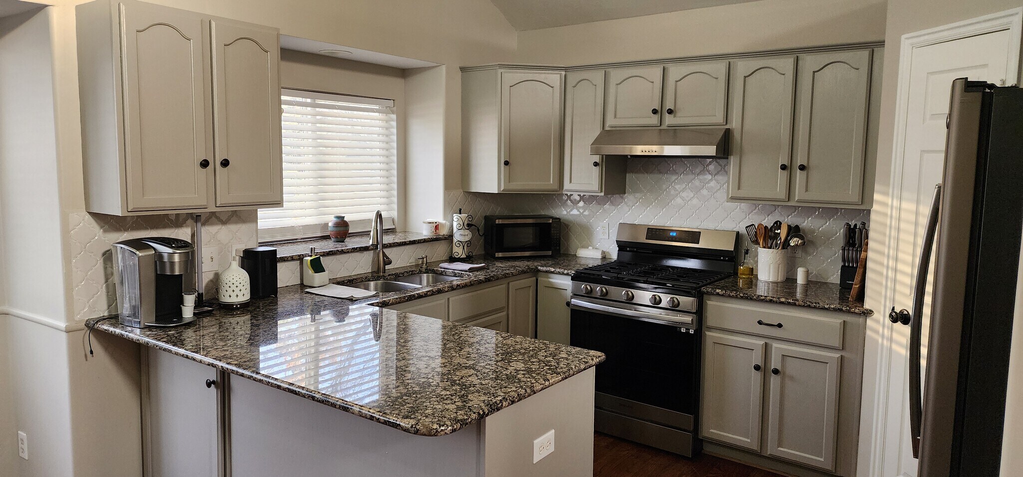 Building Photo - 1160 N Colonel Rd