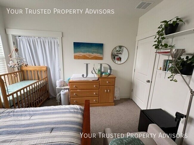 Building Photo - 5096 Putney Hill Rd