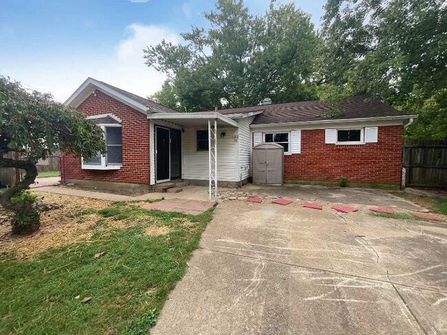 Building Photo - 210 Littlebrook Dr