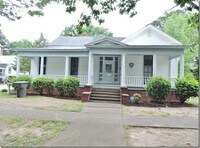 Building Photo - 404 Vance St NE