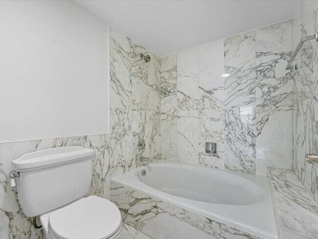 Building Photo - 4900 N Ocean Blvd