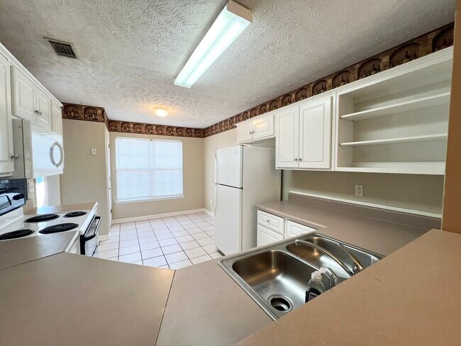 Building Photo - 623 Belle Court