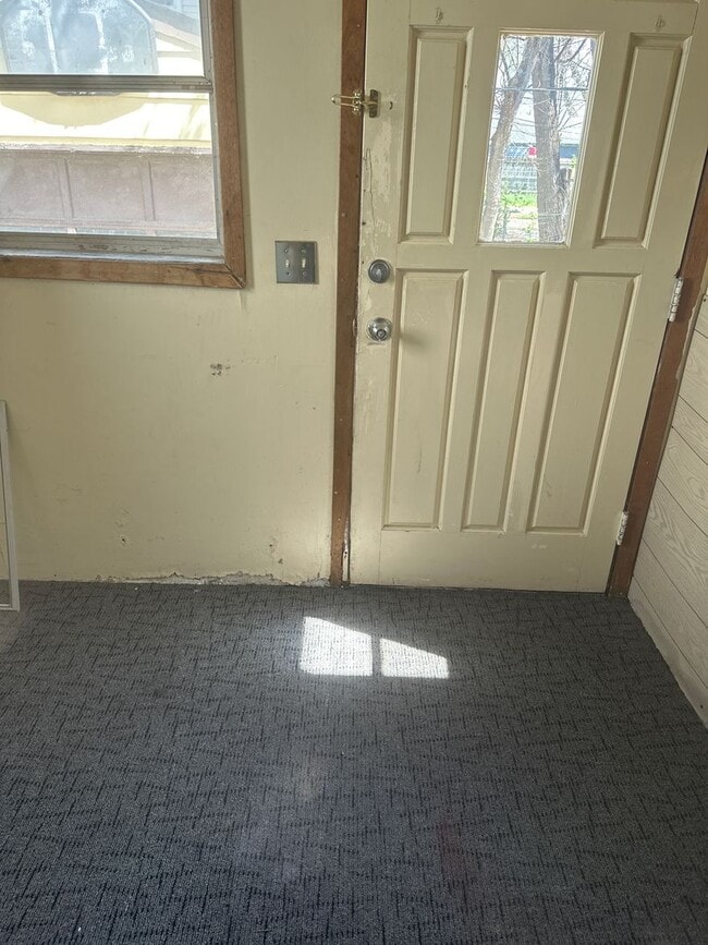 Building Photo - 3 bedroom house