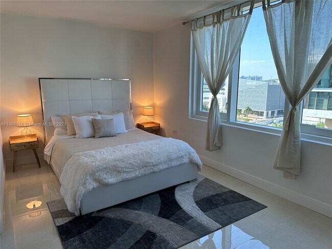 Building Photo - 2301 Collins Ave