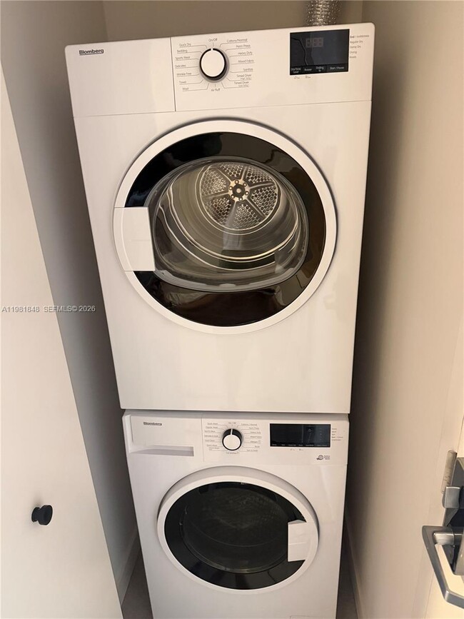 Building Photo - 121 NE 5th St