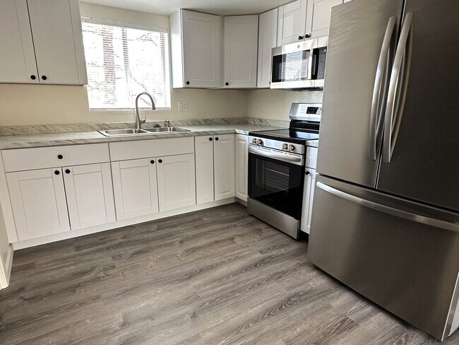Building Photo - APARTMENT - UPTOWN SEDONA